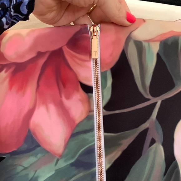 Stunning Ted Baker Off the Shoulder Dress - Picture 7 of 12